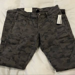NWT Gap camouflage zip jeggings, size 0